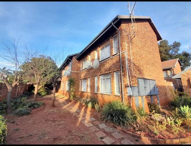 2 BEDROOM APARTMENT FOR SALE IN CLUBVIEW